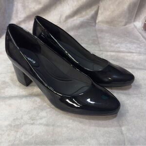 Easy Spirit Shiny Block Heels Womenโs Size 9M